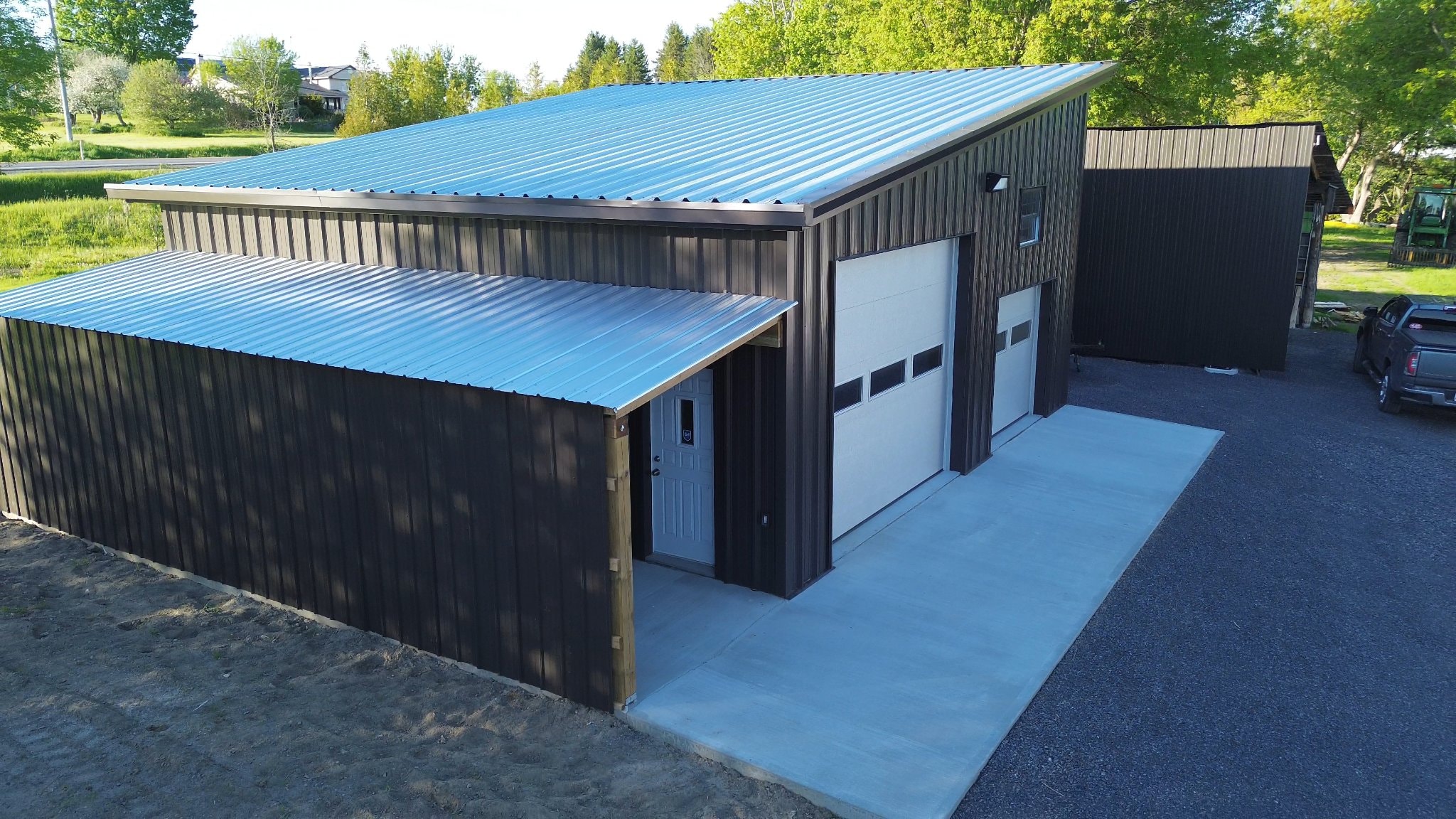 High-end detached steel garage with custom doors in Ontario